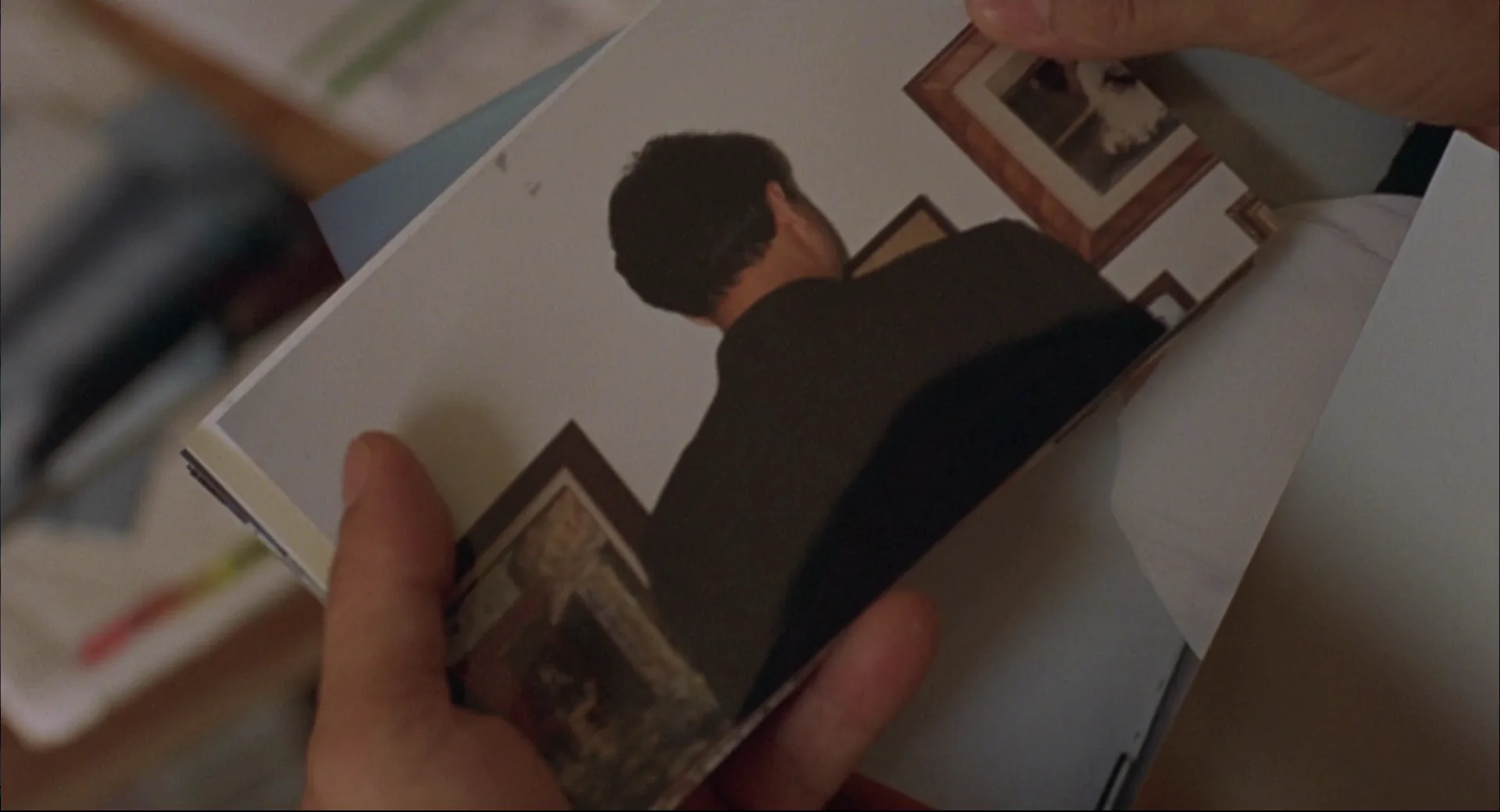 누군가의 뒷모습만을 찍는 양양